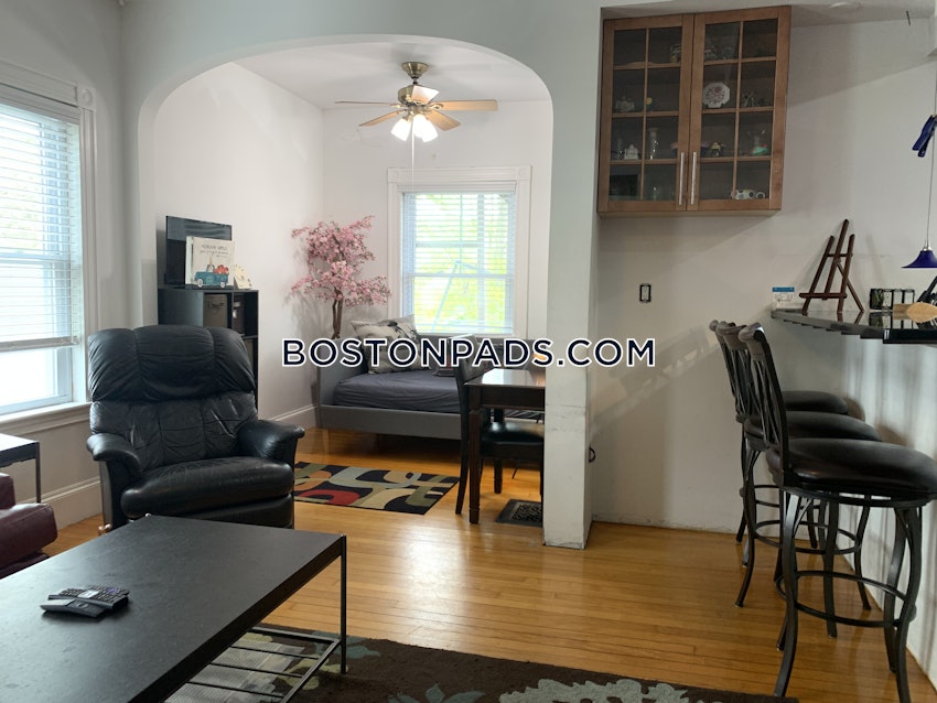 QUINCY - WOLLASTON - 1 Bed, 1 Bath - Image 15