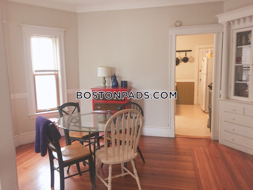 SOMERVILLE - DAVIS SQUARE - 4 Beds, 1 Bath - Image 4