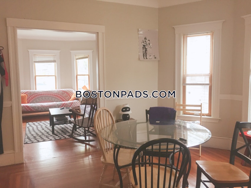 SOMERVILLE - DAVIS SQUARE - 4 Beds, 1 Bath - Image 3