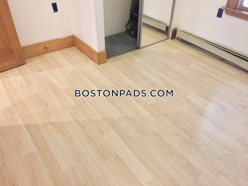 BOSTON - MISSION HILL - 3 Beds, 1 Bath - Image 11