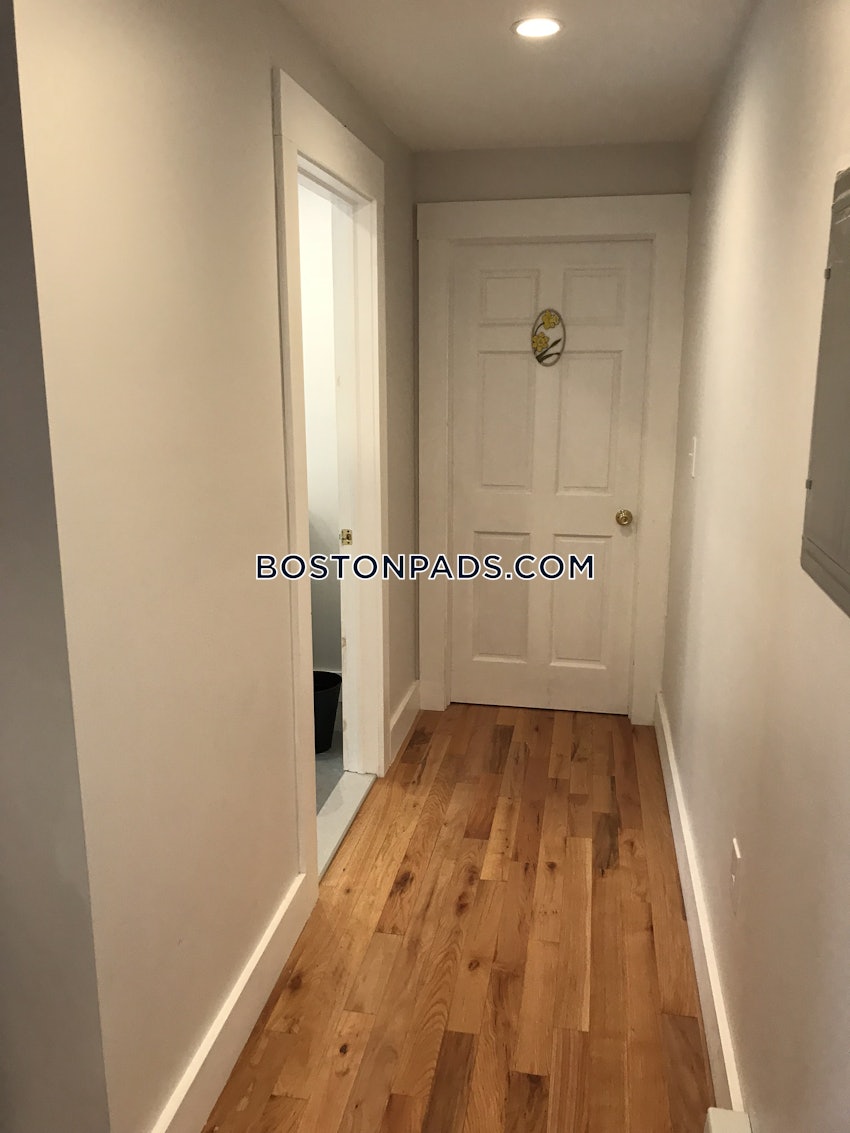 MEDFORD - TUFTS - 5 Beds, 2 Baths - Image 6