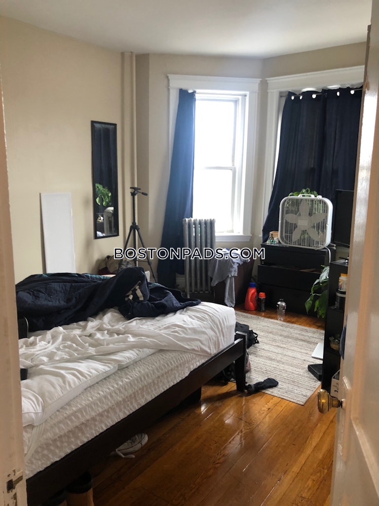 Commonwealth Ave., Boston