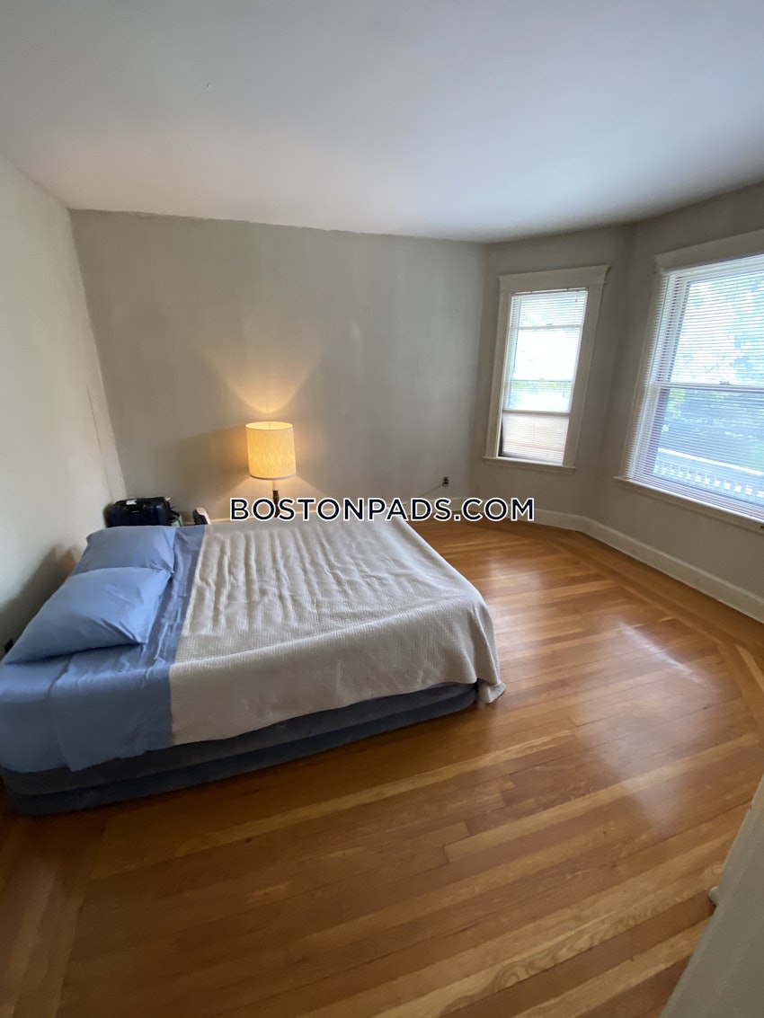 NEWTON - NEWTONVILLE - 3 Beds, 1 Bath - Image 2