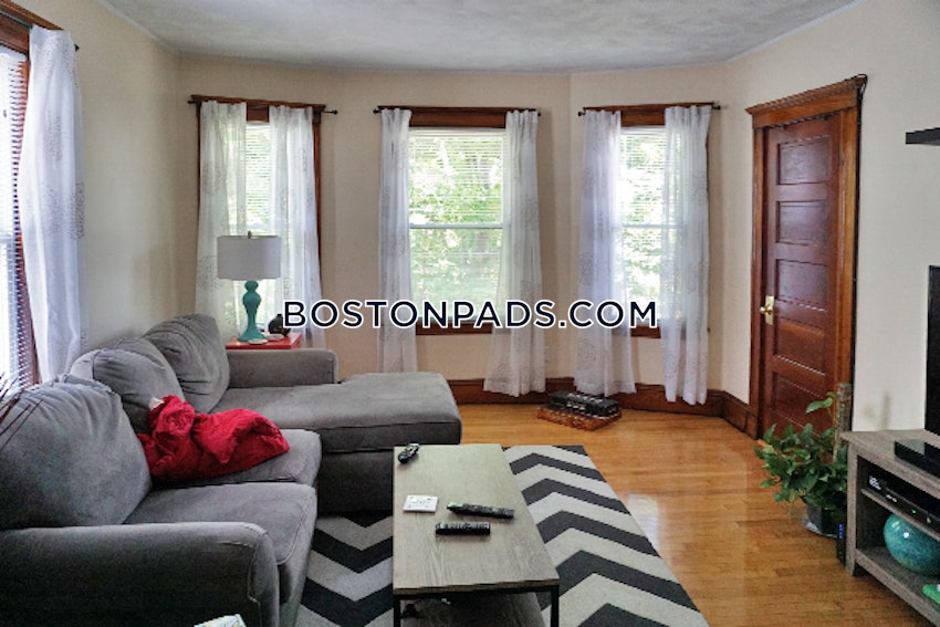 WALTHAM - 2 Beds, 1 Bath - Image 1