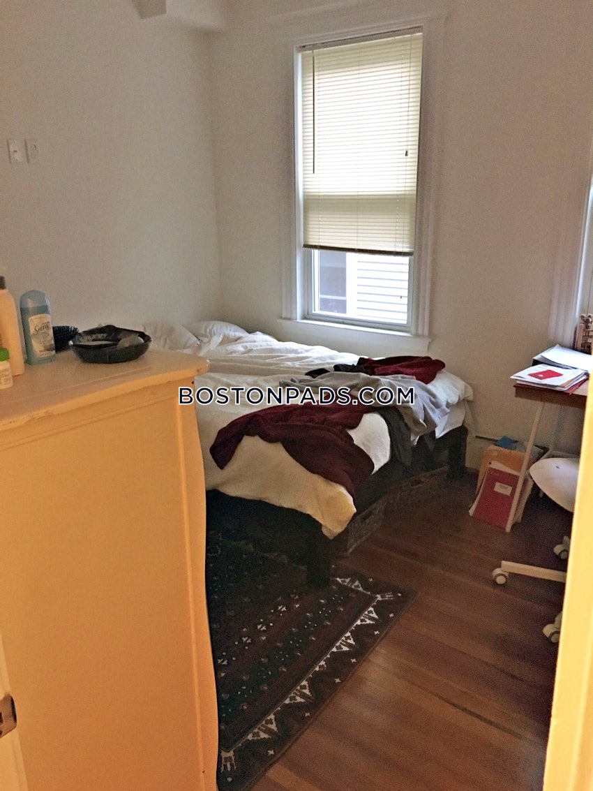 SOMERVILLE - PORTER SQUARE - 3 Beds, 1 Bath - Image 7