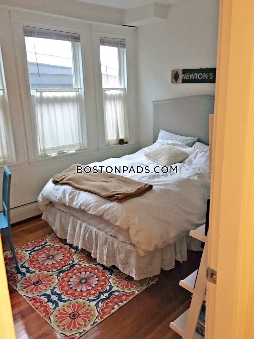 SOMERVILLE - PORTER SQUARE - 3 Beds, 1 Bath - Image 3