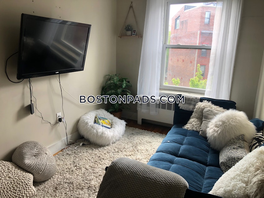 BOSTON - NORTH END - 3 Beds, 1 Bath - Image 8