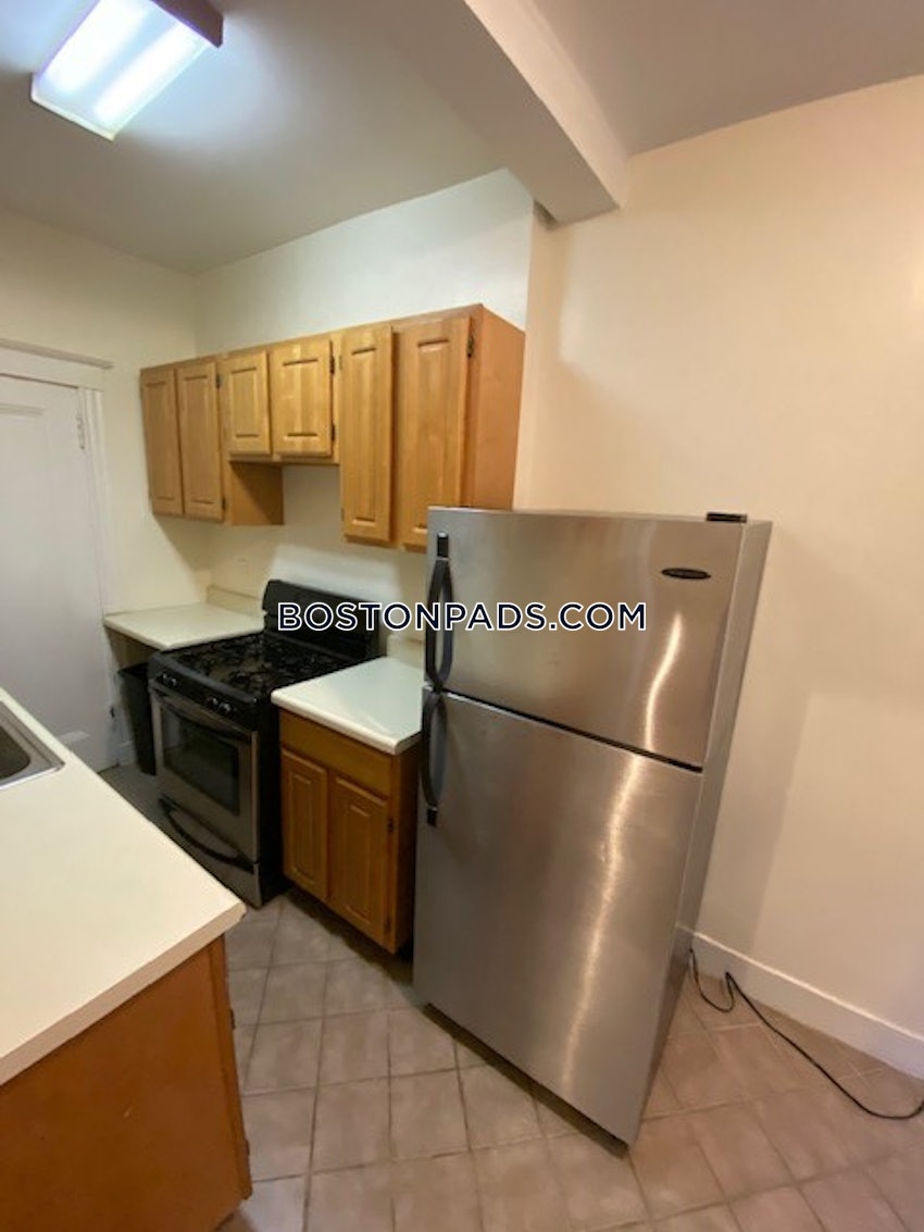 CAMBRIDGE - HARVARD SQUARE - 2 Beds, 1 Bath - Image 3