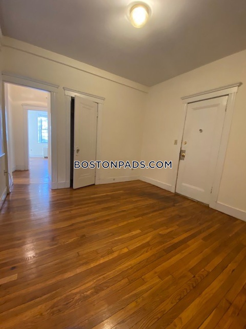 CAMBRIDGE - HARVARD SQUARE - 2 Beds, 1 Bath - Image 4