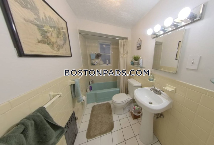 SOMERVILLE - PORTER SQUARE - 3 Beds, 1 Bath - Image 18