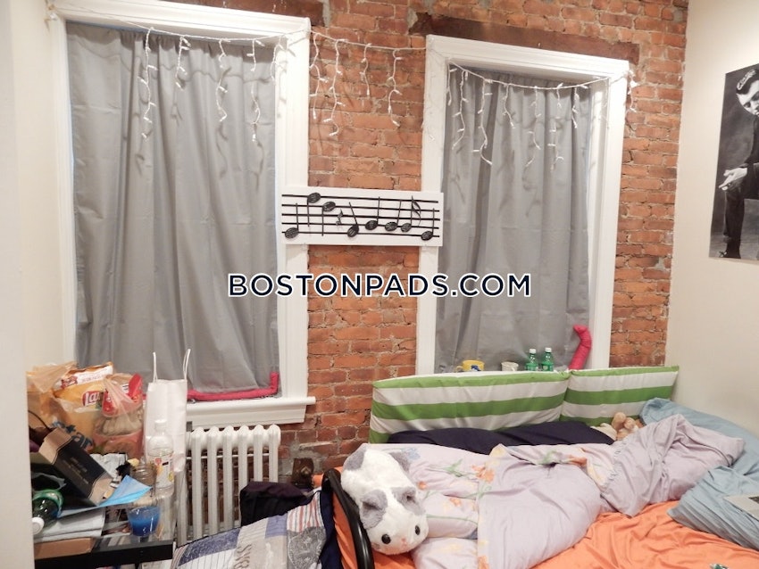 BOSTON - FENWAY/KENMORE - 3 Beds, 1 Bath - Image 5