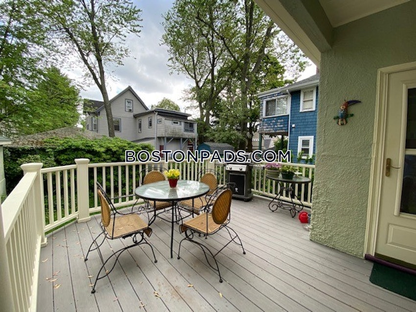 SOMERVILLE - TUFTS - 5 Beds, 2.5 Baths - Image 16