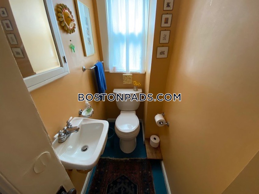 SOMERVILLE - TUFTS - 5 Beds, 2.5 Baths - Image 46