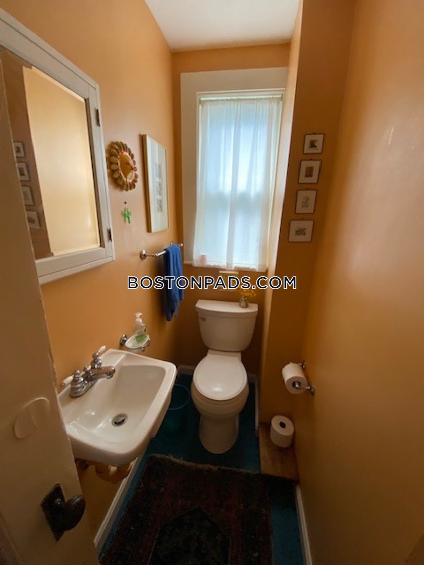 SOMERVILLE - TUFTS - 5 Beds, 2.5 Baths - Image 45