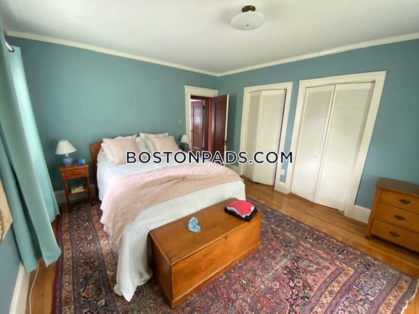 SOMERVILLE - TUFTS - 5 Beds, 2.5 Baths - Image 13