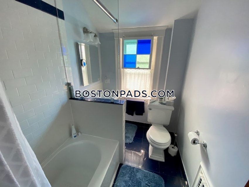 SOMERVILLE - TUFTS - 5 Beds, 2.5 Baths - Image 44