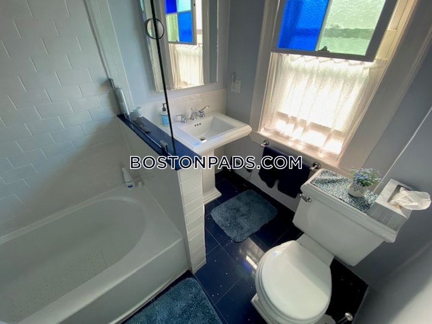 SOMERVILLE - TUFTS - 5 Beds, 2.5 Baths - Image 43