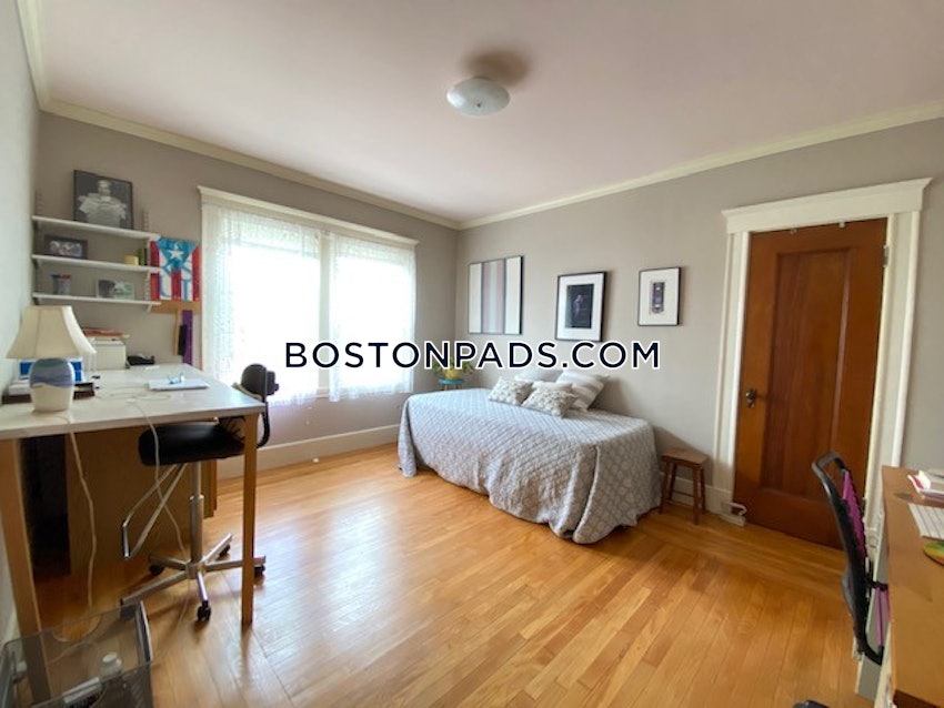 SOMERVILLE - TUFTS - 5 Beds, 2.5 Baths - Image 12