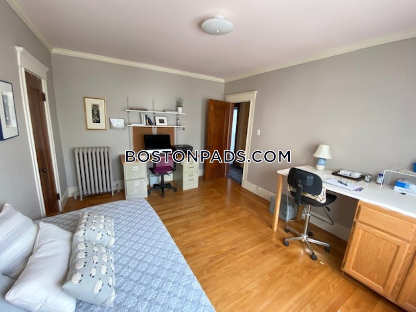 SOMERVILLE - TUFTS - 5 Beds, 2.5 Baths - Image 11