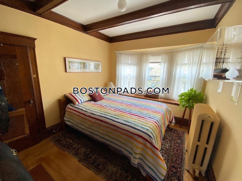 SOMERVILLE - TUFTS - 5 Beds, 2.5 Baths - Image 9