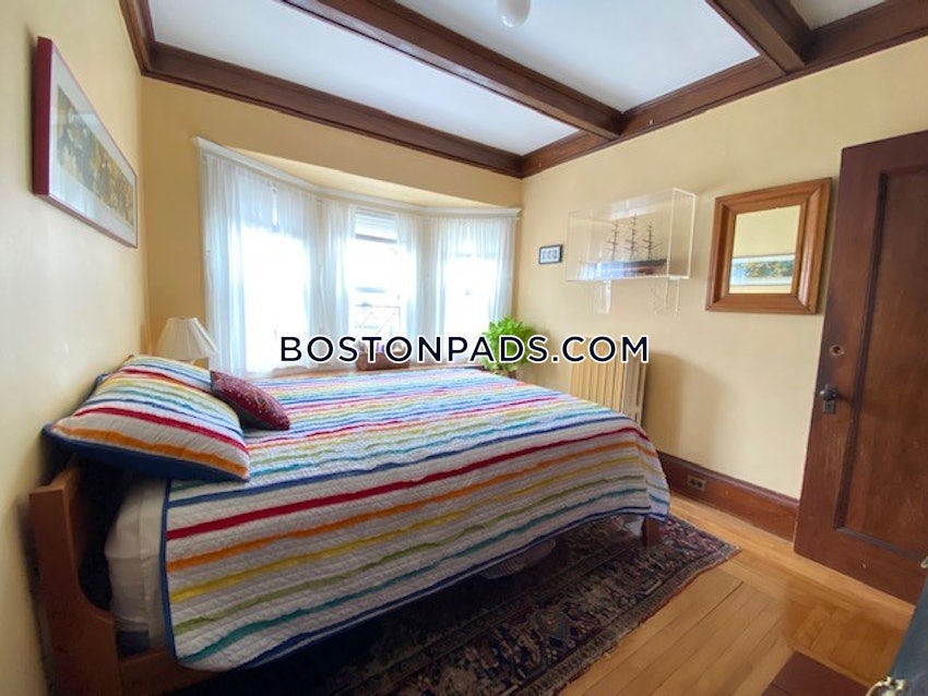 SOMERVILLE - TUFTS - 5 Beds, 2.5 Baths - Image 10