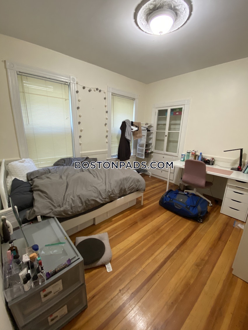 BOSTON - MISSION HILL - 3 Beds, 1 Bath - Image 3