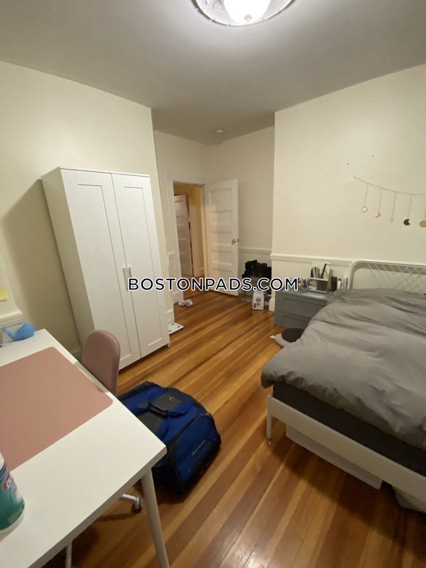 BOSTON - MISSION HILL - 3 Beds, 1 Bath - Image 2