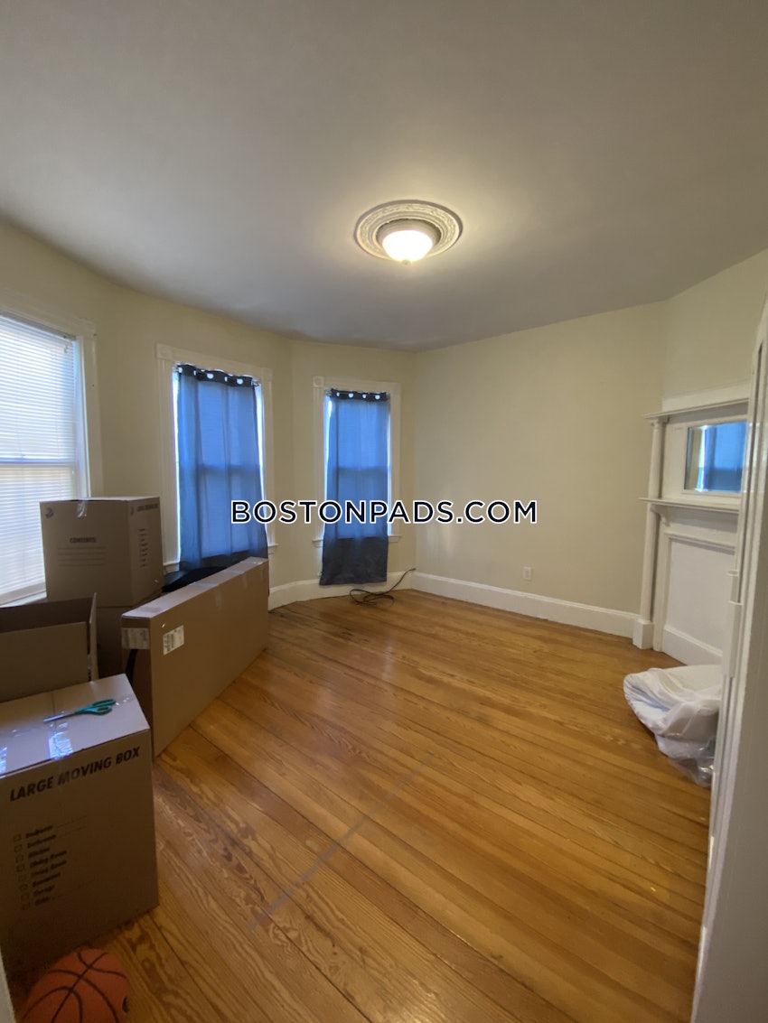 BOSTON - MISSION HILL - 3 Beds, 1 Bath - Image 6