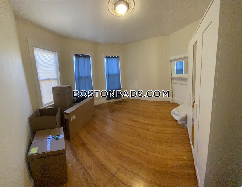 BOSTON - MISSION HILL - 3 Beds, 1 Bath - Image 4