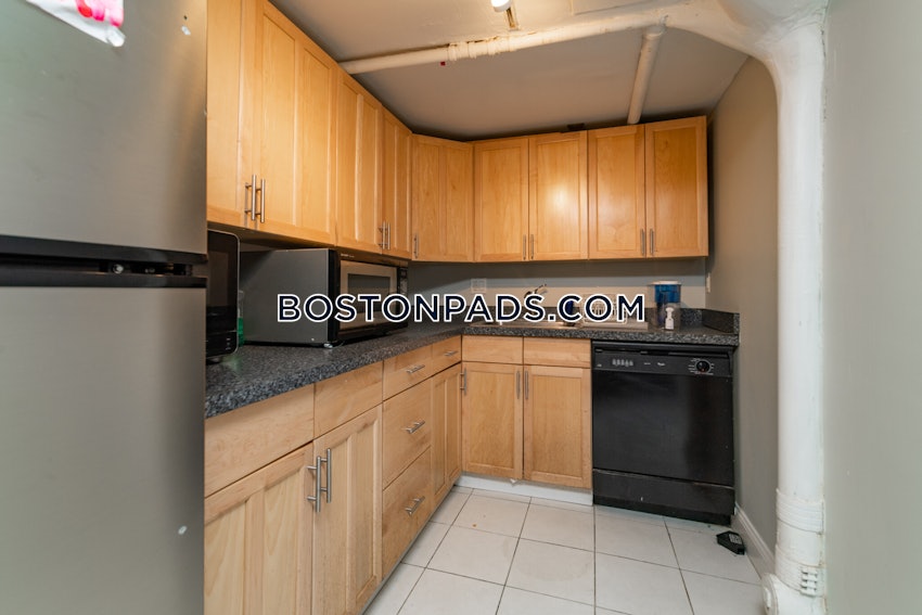 SOMERVILLE - PORTER SQUARE - 4 Beds, 2 Baths - Image 7