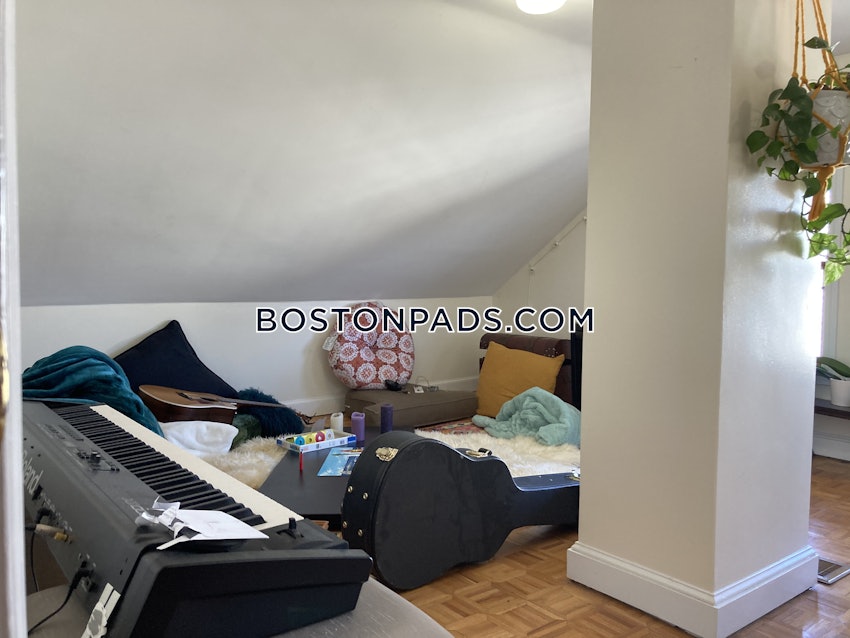 CAMBRIDGE - CENTRAL SQUARE/CAMBRIDGEPORT - 5 Beds, 2 Baths - Image 7