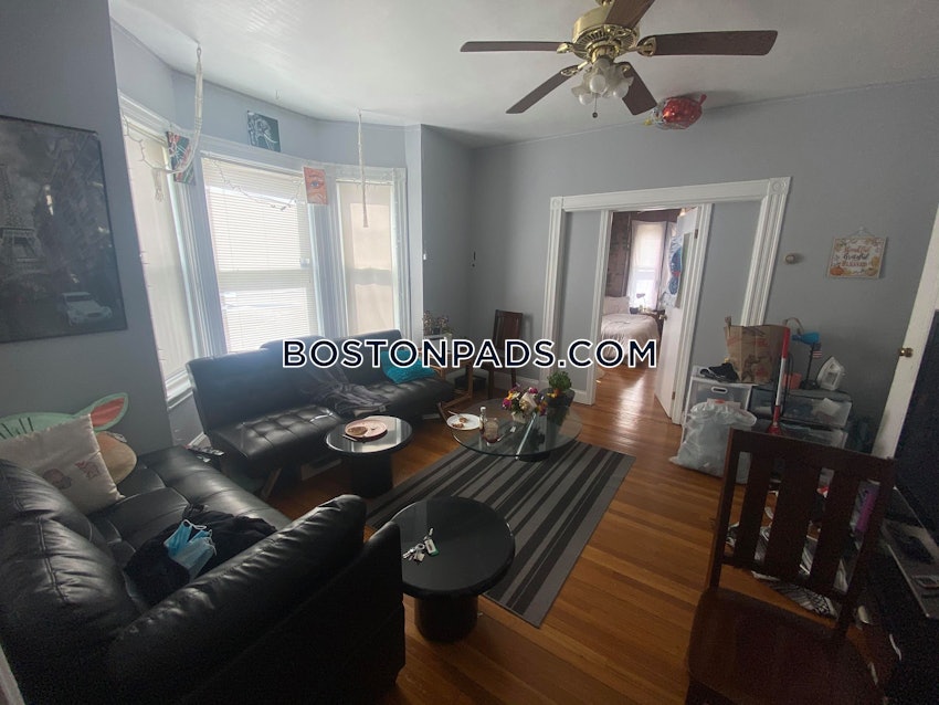 MEDFORD - TUFTS - 3 Beds, 1 Bath - Image 5