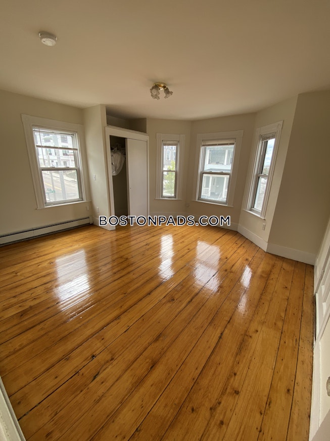 Boston - $2,600+ /mo