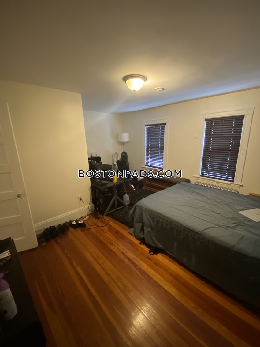 SOMERVILLE - TUFTS - 5 Beds, 2 Baths - Image 12