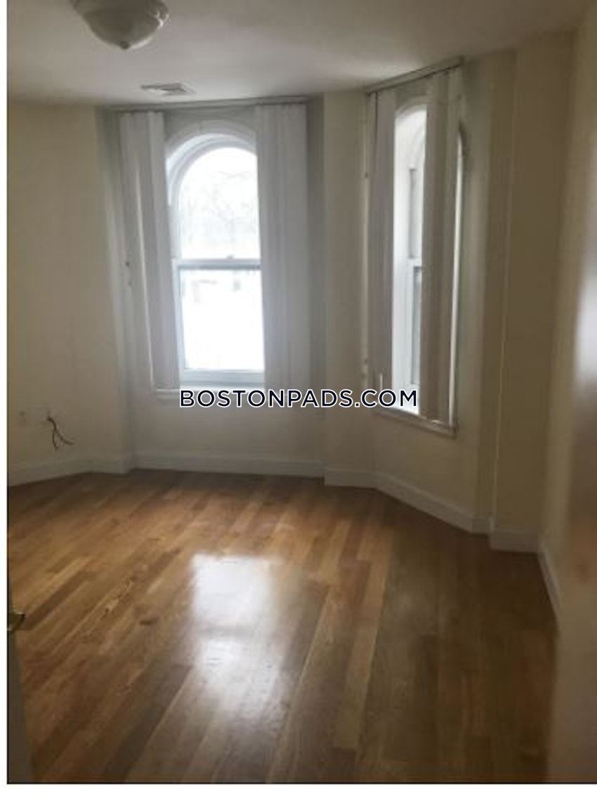 BOSTON - NORTHEASTERN/SYMPHONY - 3 Beds, 1 Bath - Image 3