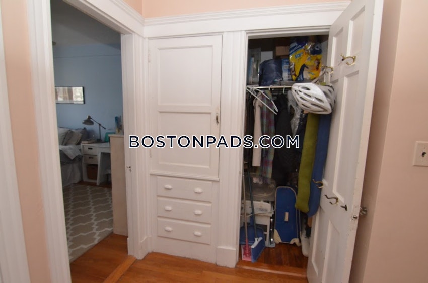 BROOKLINE- LONGWOOD AREA - 3 Beds, 1 Bath - Image 11