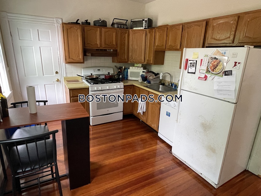 BOSTON - BRIGHTON - OAK SQUARE - 3 Beds, 1 Bath - Image 8