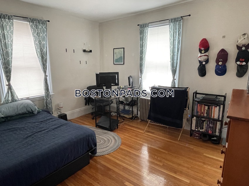 BOSTON - BRIGHTON - OAK SQUARE - 3 Beds, 1 Bath - Image 5