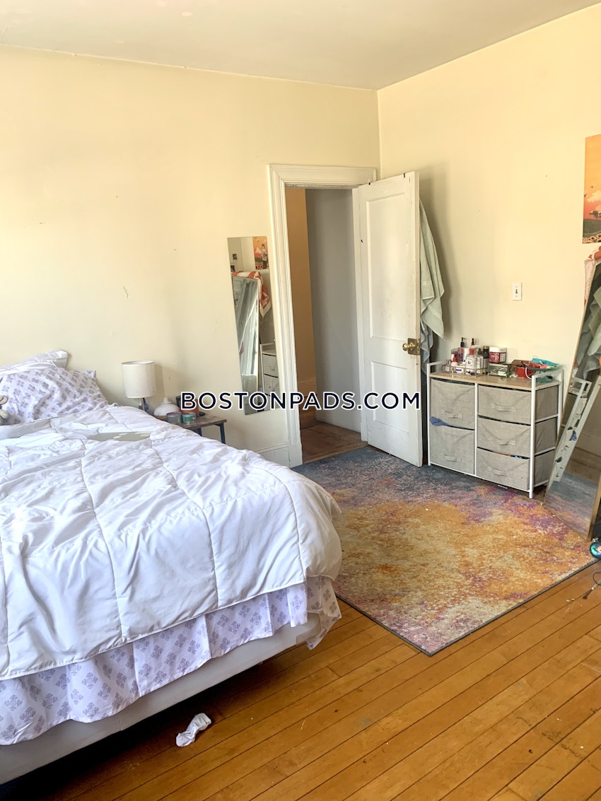 BOSTON - ALLSTON - 3 Beds, 1 Bath - Image 9