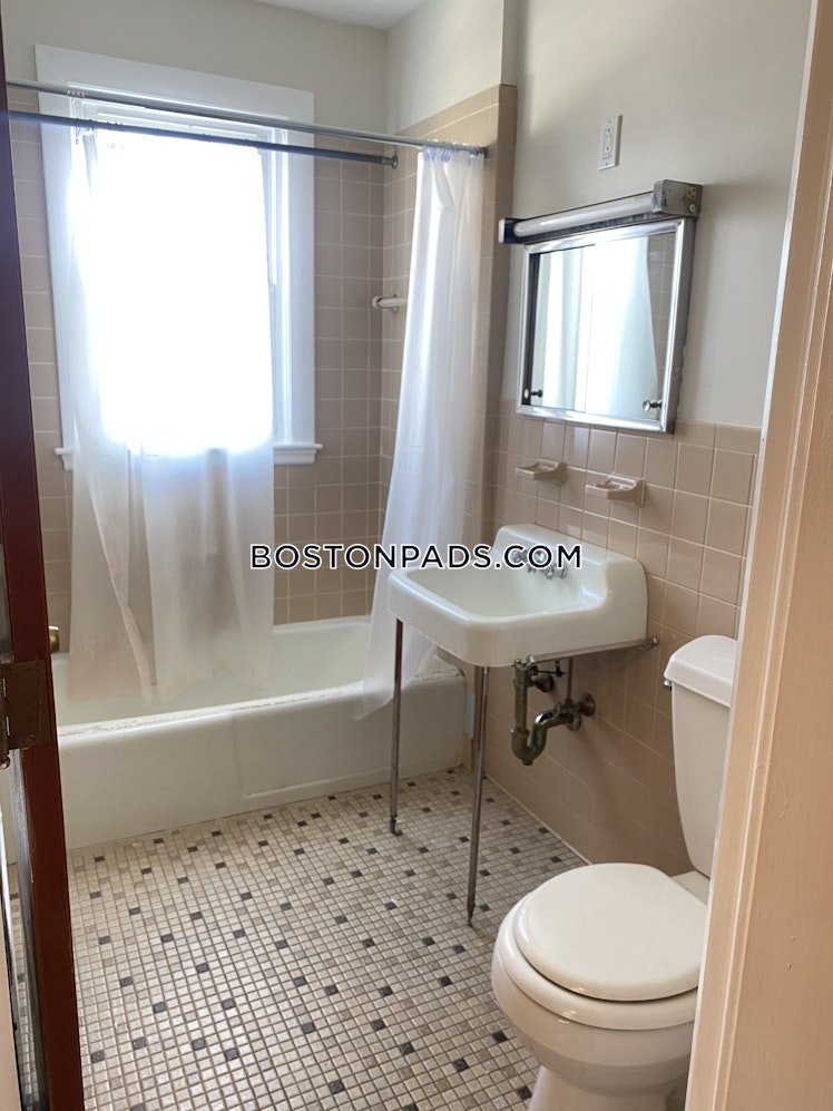 Winthrop Shore Dr., Winthrop