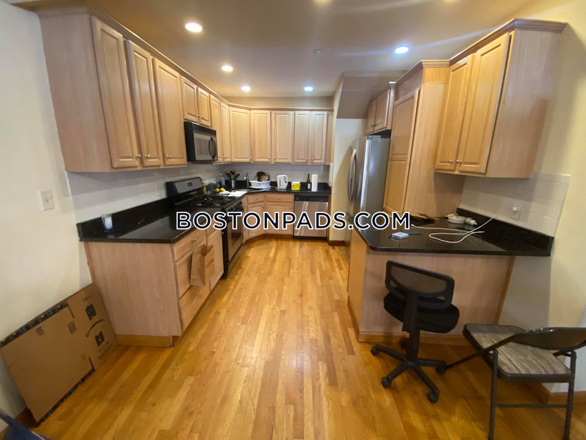 BOSTON - BRIGHTON - CLEVELAND CIRCLE - 4 Beds, 2 Baths - Image 1