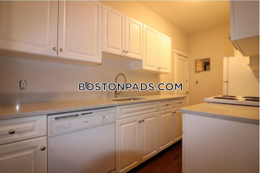 BROOKLINE - CLEVELAND CIRCLE - 3 Beds, 2 Baths - Image 1