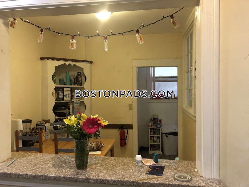 BROOKLINE- BOSTON UNIVERSITY - 4 Beds, 1.5 Baths - Image 8