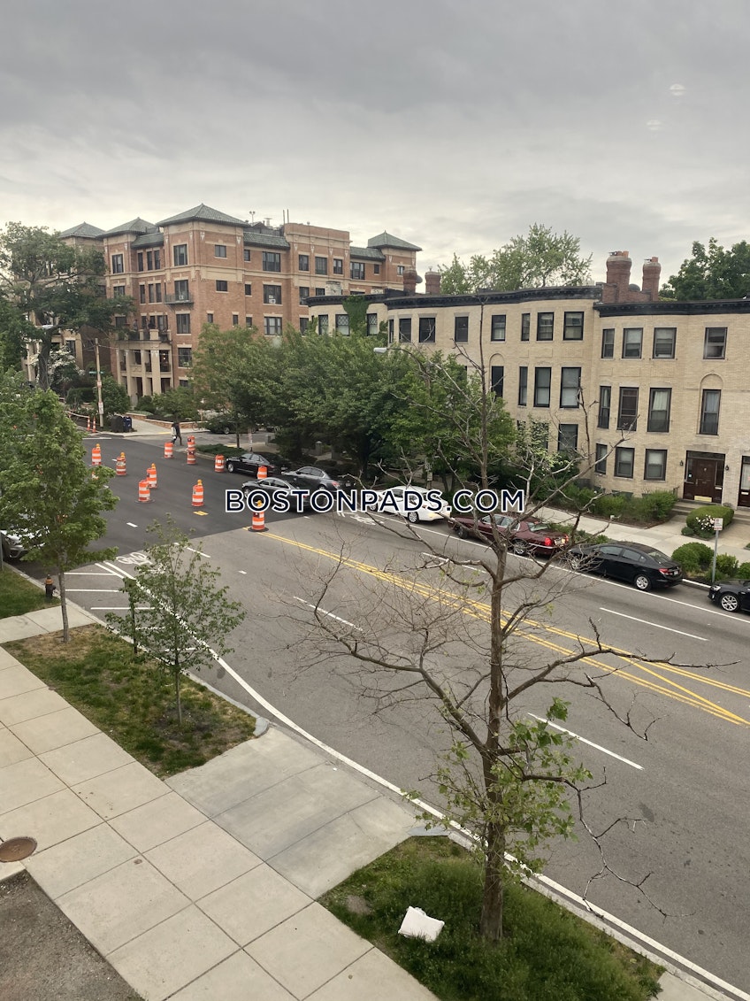 Boston - $4,550+ /month