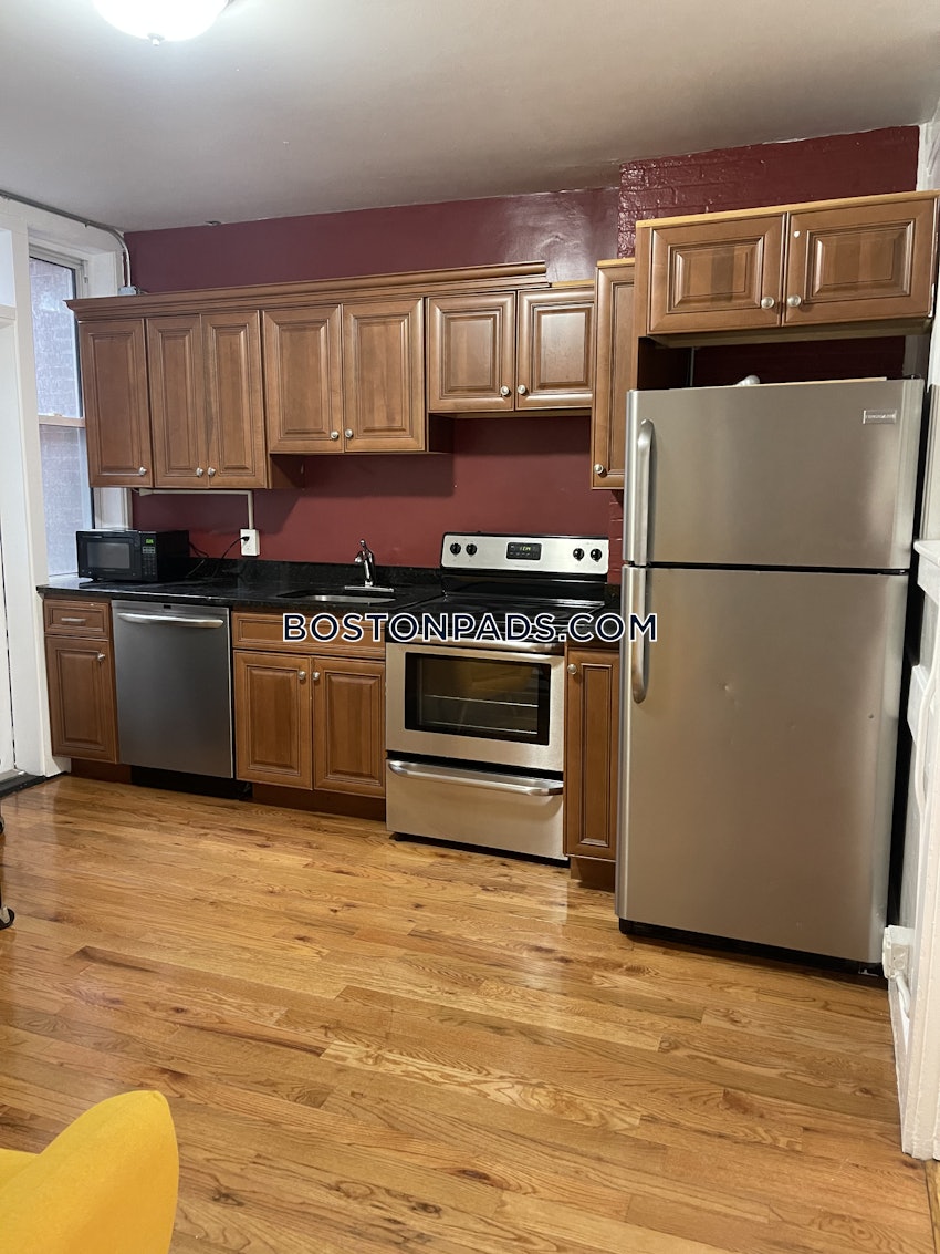 BOSTON - NORTH END - 3 Beds, 1 Bath - Image 4