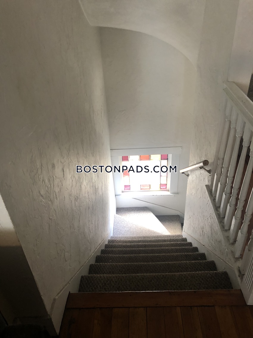 SOMERVILLE - TUFTS - 5 Beds, 2 Baths - Image 24