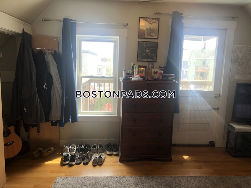 SOMERVILLE - TUFTS - 5 Beds, 2 Baths - Image 10