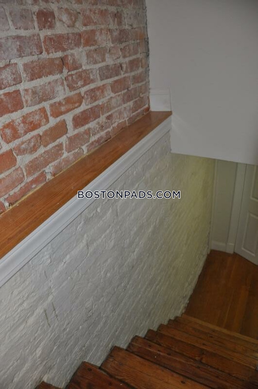 BOSTON - MISSION HILL - 4 Beds, 2 Baths - Image 17