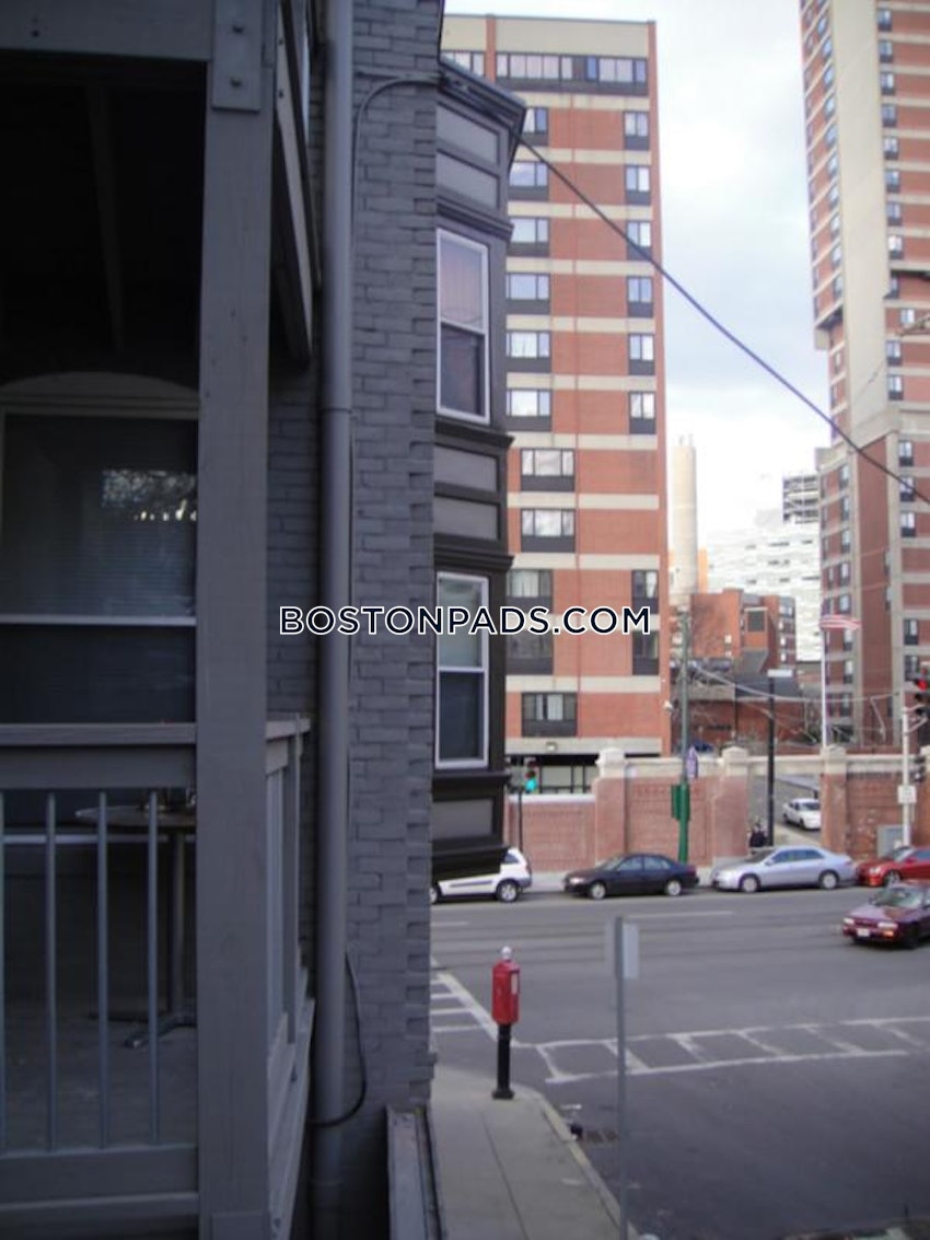 BOSTON - MISSION HILL - 4 Beds, 2 Baths - Image 20