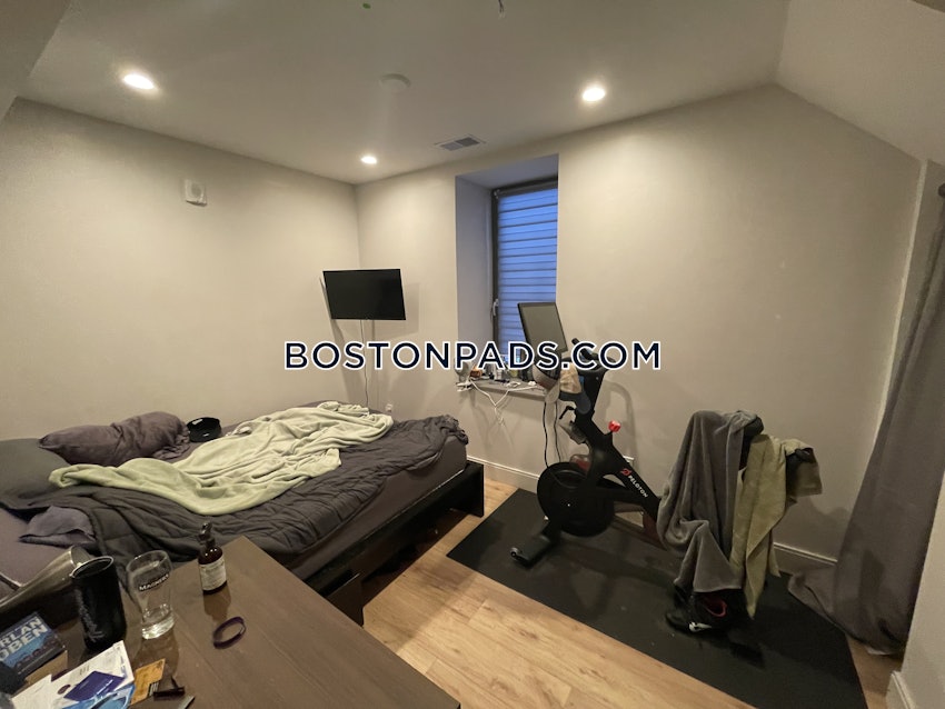 BOSTON - DORCHESTER/SOUTH BOSTON BORDER - 5 Beds, 3 Baths - Image 1